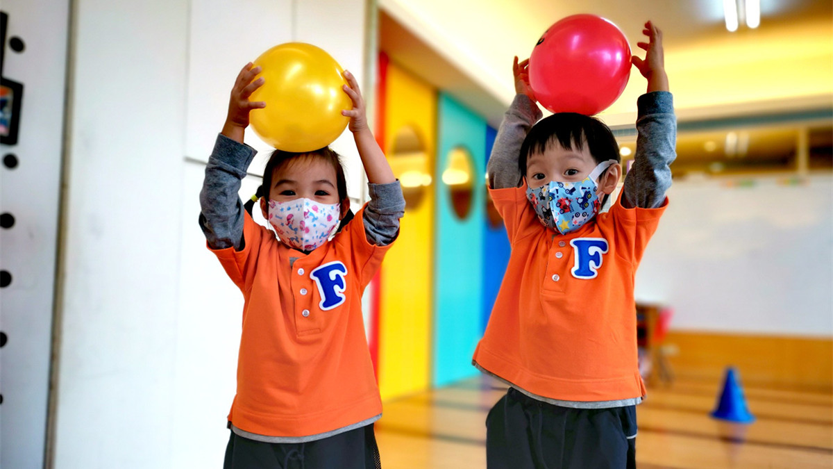 20221125菲力復興幼兒園：呼拉圈和小圓球的趣味遊戲，考驗耐心與默契